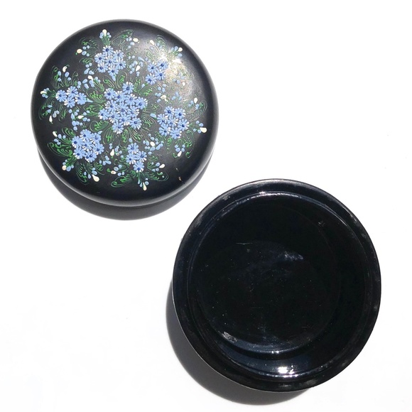 Black Lacquer Round Trinket Box Floral Hand Painted Delicate Blue Flowers AS IS - Picture 10 of 16